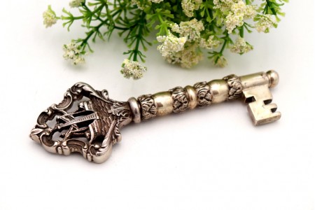 Saca rolhas de prata em forma de chave